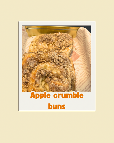 Apple crumble buns (x2) in gold tin
